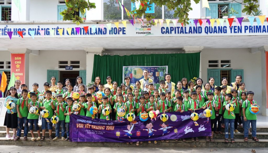 CapitaLand trao quà và học bổng cho hơn 1.400 học sinh tại bốn trường CapitaLand Hope 1 trao qua trung thu